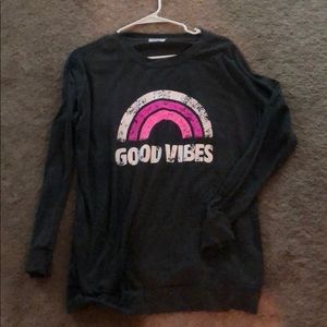 Long sleeve good vibes ✌️